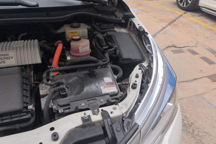 Used Toyota Corolla 2016 Dual-Engine 1.8L E-CVT Elite Edition Engine Bay Left