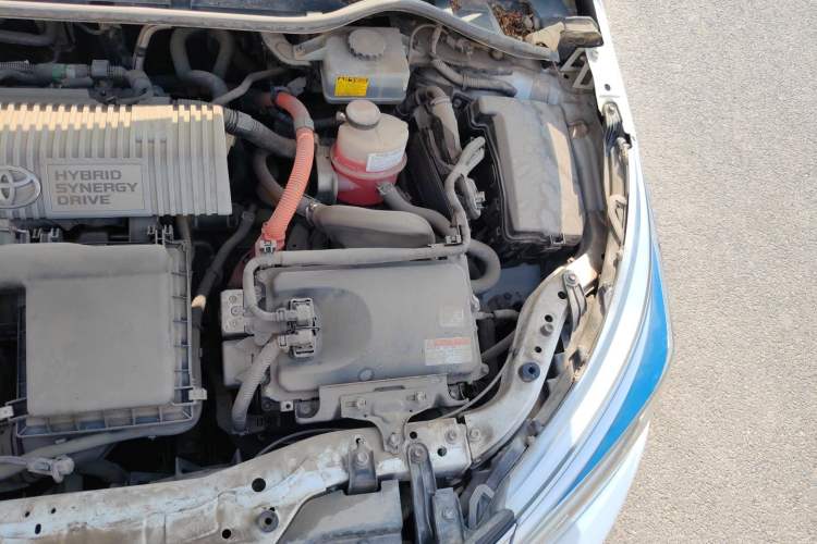 Used Toyota Corolla 2016 Dual-Engine 1.8L E-CVT Elite Edition Engine Bay Left