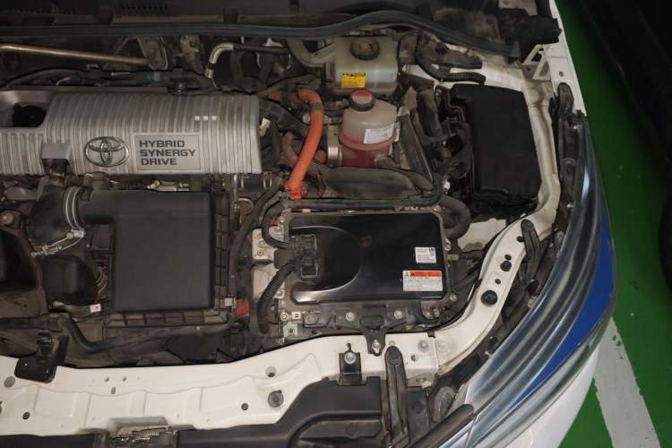Used Toyota Corolla 2016 Dual-Engine 1.8L E-CVT Elite Edition Engine Bay Left