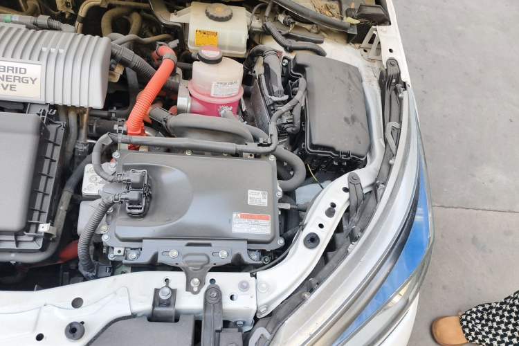 Used Toyota Corolla 2016 Dual-Engine 1.8L E-CVT Elite Edition Engine Bay Left