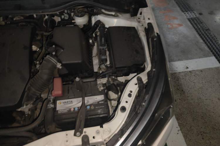 Used Toyota Corolla 2016 1.6L CVT GL-i Cool Edition Engine Bay Left