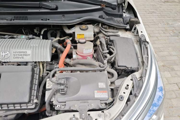 Used Toyota Corolla 2016 Dual-Engine 1.8L E-CVT Elite Edition Engine Bay Left