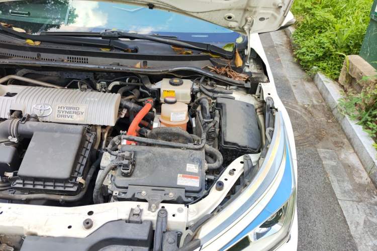 Used Toyota Corolla 2016 Dual-Engine 1.8L E-CVT Elite Edition Engine Bay Left