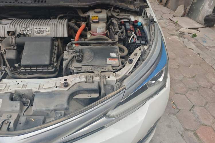 Used Toyota Corolla 2016 Dual-Engine 1.8L E-CVT Elite Edition Engine Bay Left