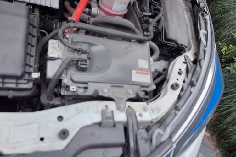 Used Toyota Corolla 2016 Dual-Engine 1.8L E-CVT Pioneer Edition Engine Bay Left