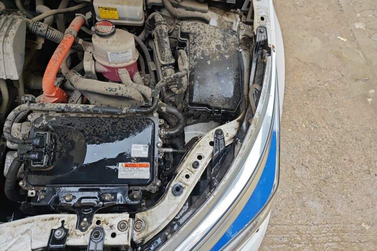 Used Toyota Corolla 2016 Dual-Engine 1.8L E-CVT Pioneer Edition Engine Bay Left