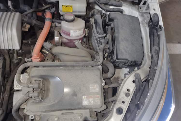 Used Toyota Corolla 2016 Dual-Engine 1.8L E-CVT Elite Edition Engine Bay Left