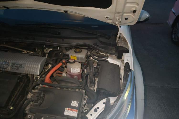 Used Toyota Corolla 2016 Dual-Engine 1.8L E-CVT Leading Edition Engine Bay Left