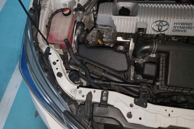 Used Toyota Corolla 2016 Dual-Engine 1.8L E-CVT Elite Edition Engine Bay Right
