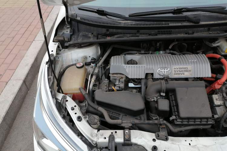 Used Toyota Corolla 2016 Dual-Engine 1.8L E-CVT Elite Edition Engine Bay Right