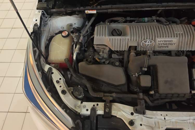 Used Toyota Corolla 2016 Dual-Engine 1.8L E-CVT Elite Edition Engine Bay Right