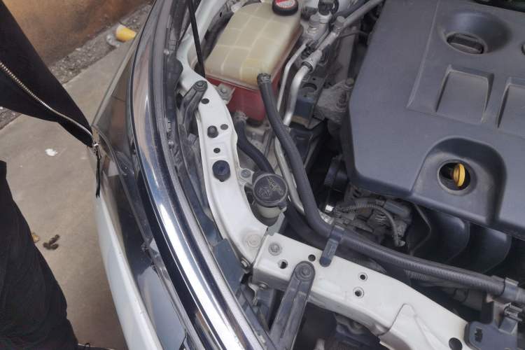 Used Toyota Corolla 2016 1.6L CVT GL-i Cool Edition Engine Bay Right
