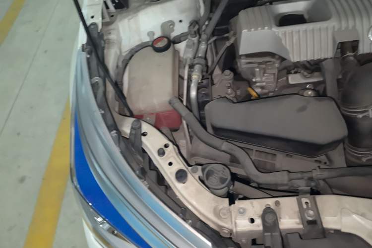 Used Toyota Corolla 2016 Dual-Engine 1.8L E-CVT Elite Edition Engine Bay Right