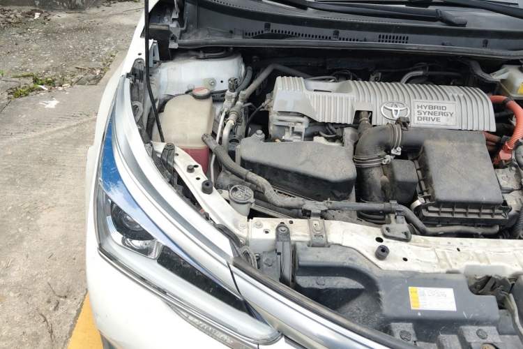 Used Toyota Corolla 2016 Dual-Engine 1.8L E-CVT Elite Edition Engine Bay Right