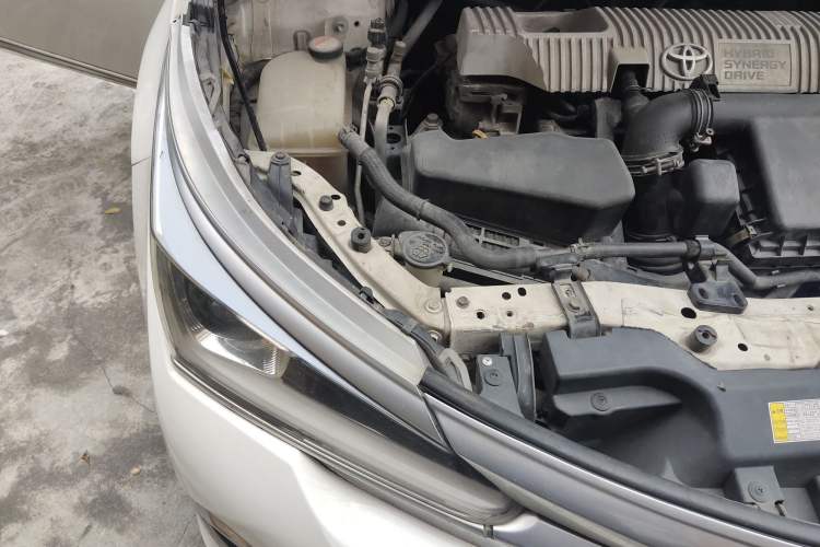 Used Toyota Corolla 2016 Dual-Engine 1.8L E-CVT Elite Edition Engine Bay Right
