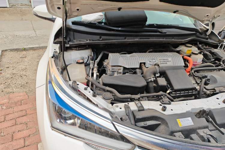 Used Toyota Corolla 2016 Dual-Engine 1.8L E-CVT Pioneer Edition Engine Bay Right