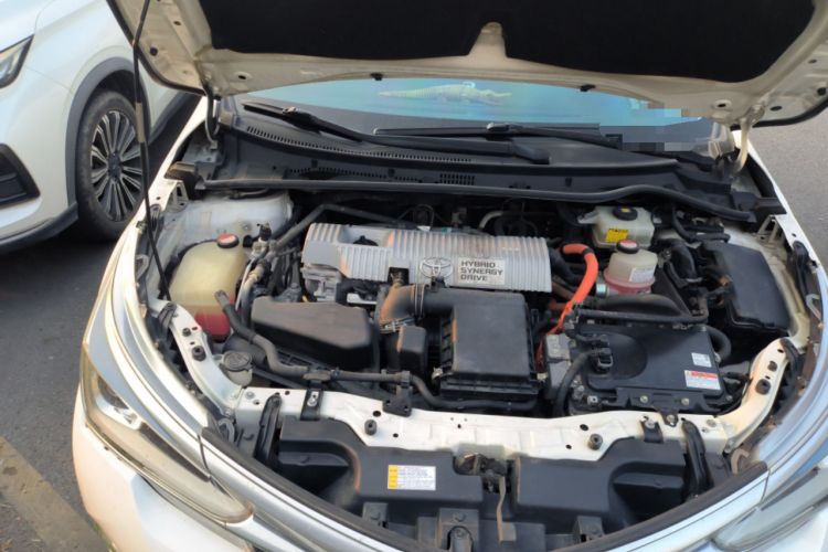 Used Toyota Corolla 2016 Dual-Engine 1.8L E-CVT Elite Edition Engine Bay Right