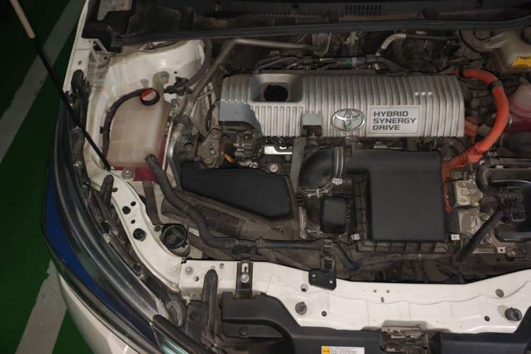 Used Toyota Corolla 2016 Dual-Engine 1.8L E-CVT Elite Edition Engine Bay Right