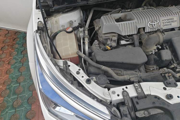 Used Toyota Corolla 2016 Dual-Engine 1.8L E-CVT Luxury Edition Engine Bay Right