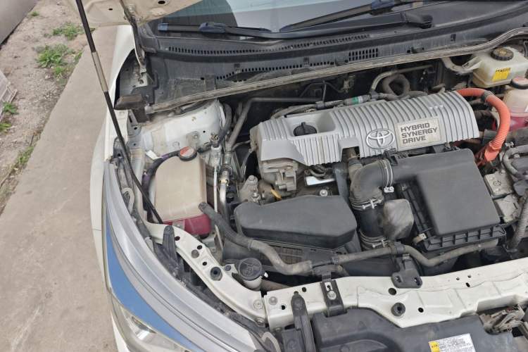 Used Toyota Corolla 2016 Dual-Engine 1.8L E-CVT Elite Edition Engine Bay Right