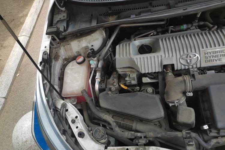 Used Toyota Corolla 2016 Dual-Engine 1.8L E-CVT Elite Edition Engine Bay Right