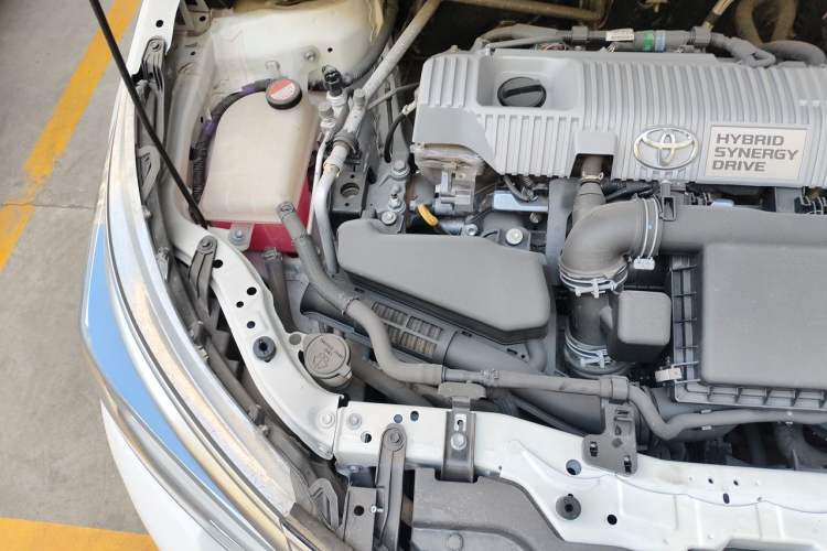 Used Toyota Corolla 2016 Dual-Engine 1.8L E-CVT Elite Edition Engine Bay Right