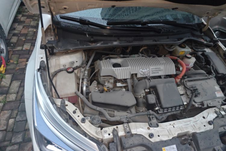 Used Toyota Corolla 2016 Dual-Engine 1.8L E-CVT Elite Edition Engine Bay Right