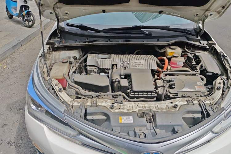 Used Toyota Corolla 2016 Dual-Engine 1.8L E-CVT Elite Edition Engine Bay Right