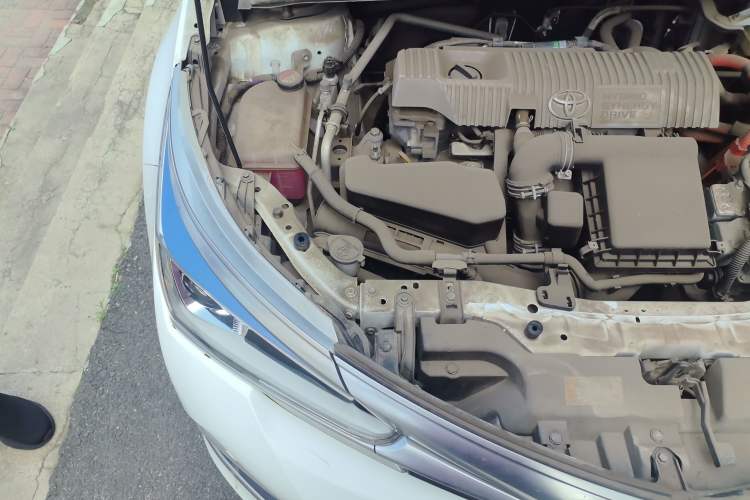 Used Toyota Corolla 2016 Dual-Engine 1.8L E-CVT Elite Edition Engine Bay Right