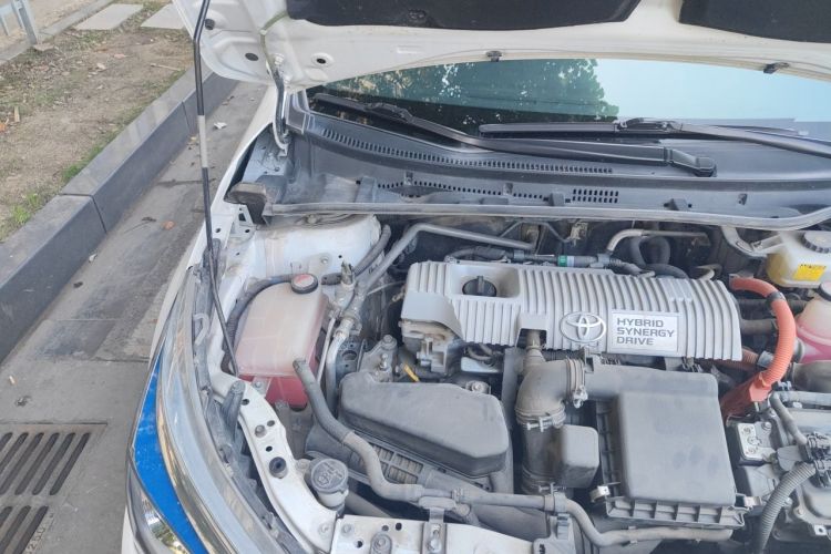Used Toyota Corolla 2016 Dual-Engine 1.8L E-CVT Elite Edition Engine Bay Right