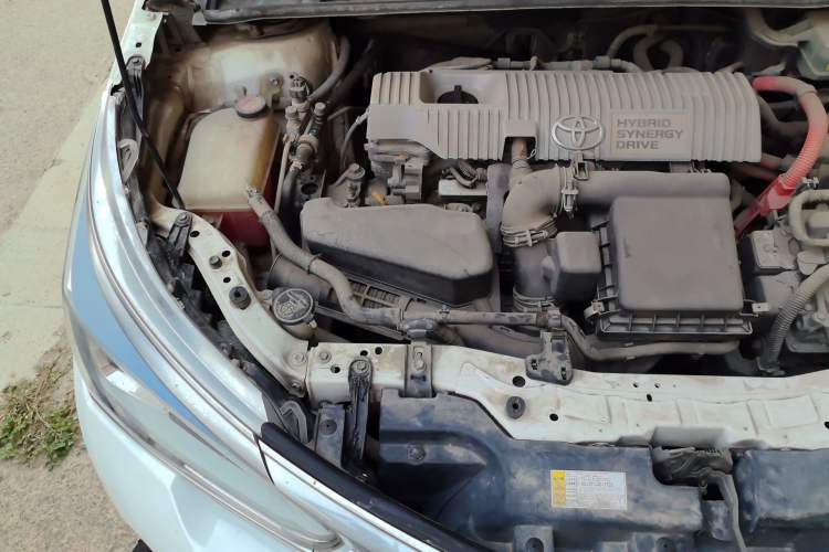 Used Toyota Corolla 2016 Dual-Engine 1.8L E-CVT Elite Edition Engine Bay Right