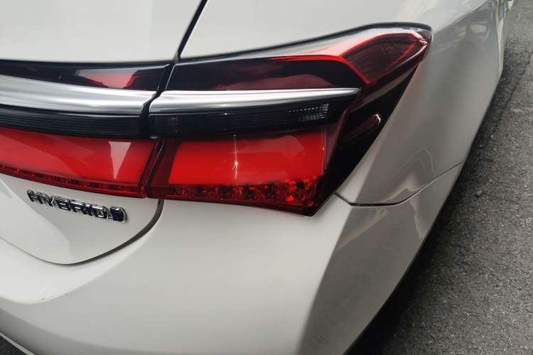 Used Toyota Corolla 2016 Dual-Engine 1.8L E-CVT Elite Edition Exterior 3