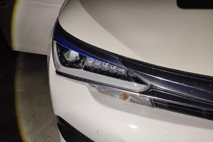 Used Toyota Corolla 2016 Dual-Engine 1.8L E-CVT Leading Edition Exterior 6