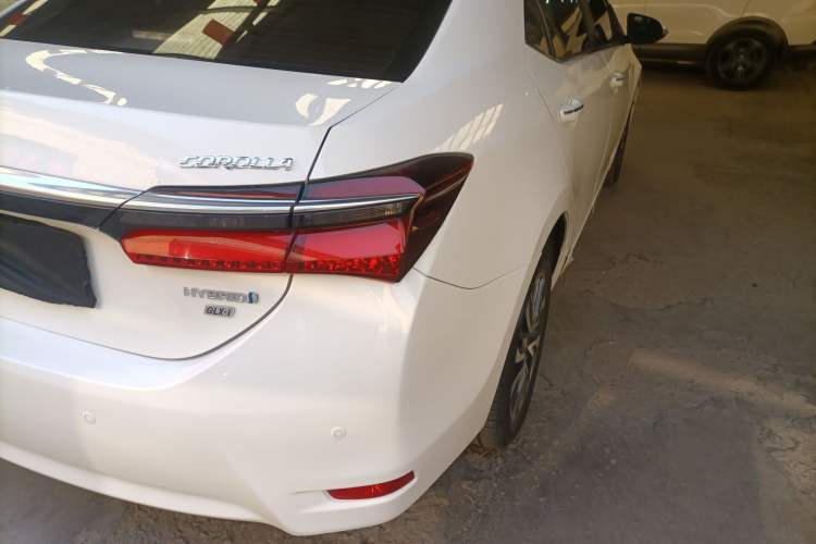 Used Toyota Corolla 2016 Dual-Engine 1.8L E-CVT Elite Edition Exterior 6