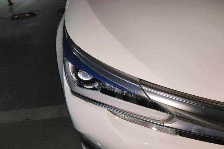 Used Toyota Corolla 2016 Dual-Engine 1.8L E-CVT Elite Edition Exterior 6