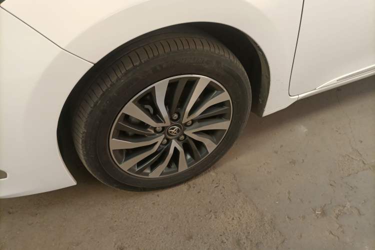 Used Toyota Corolla 2016 Dual-Engine 1.8L E-CVT Elite Edition Exterior 7