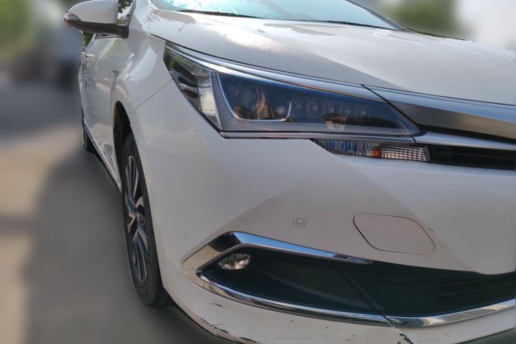 Used Toyota Corolla 2016 Dual-Engine 1.8L E-CVT Elite Edition Front Right 45 Deg