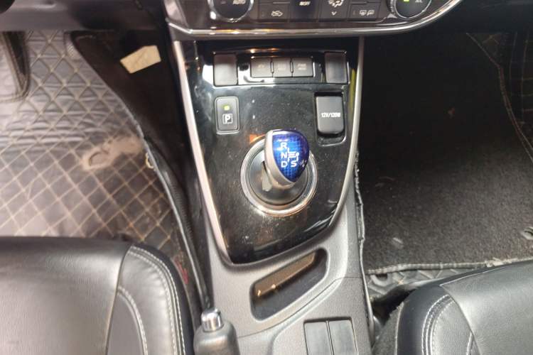 Used Toyota Corolla 2016 Dual-Engine 1.8L E-CVT Elite Edition Gear Lever