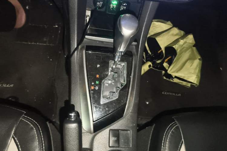 Used Toyota Corolla 2016 1.6L CVT GL-i Cool Edition Gear Lever