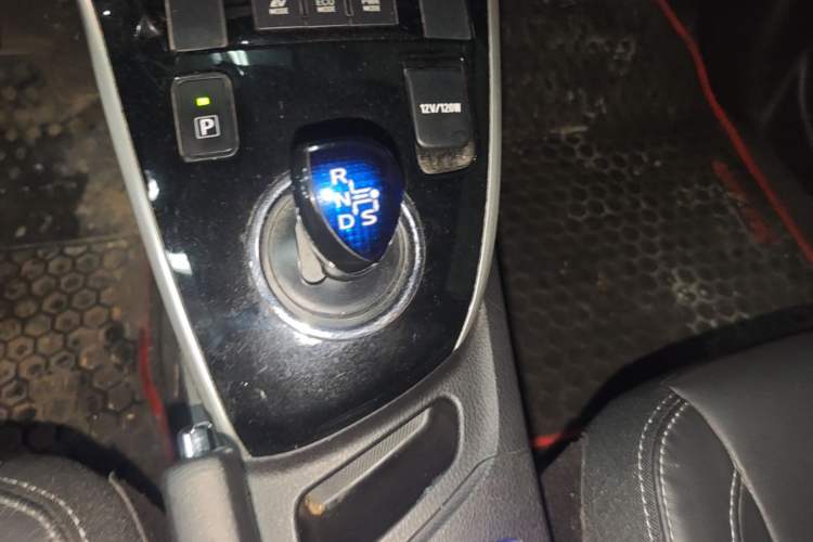 Used Toyota Corolla 2016 Dual-Engine 1.8L E-CVT Elite Edition Gear Lever
