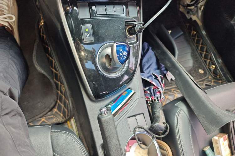 Used Toyota Corolla 2016 Dual-Engine 1.8L E-CVT Elite Edition Gear Lever