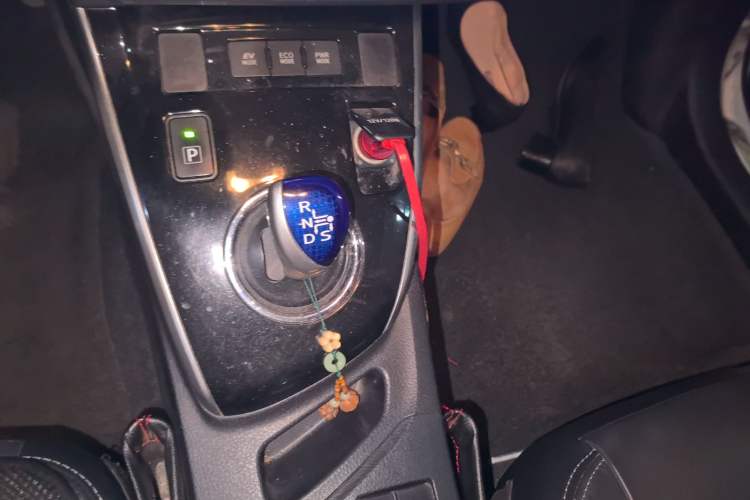 Used Toyota Corolla 2016 Dual-Engine 1.8L E-CVT Elite Edition Gear Lever
