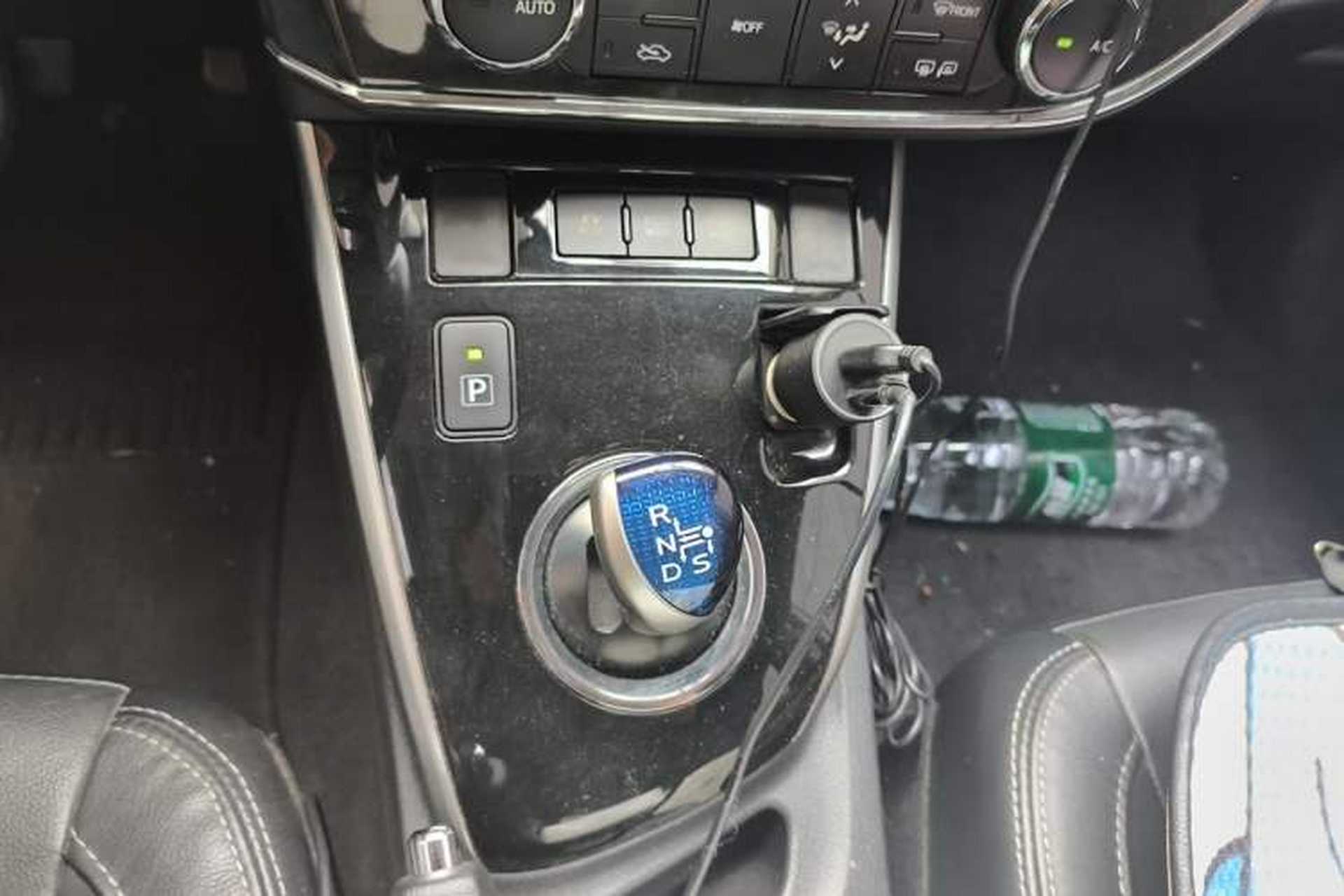 Used Toyota Corolla 2016 Dual-Engine 1.8L E-CVT Elite Edition Gear Lever
