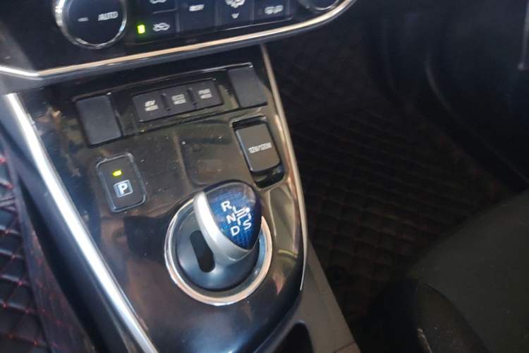 Used Toyota Corolla 2016 Dual-Engine 1.8L E-CVT Leading Edition Gear Lever