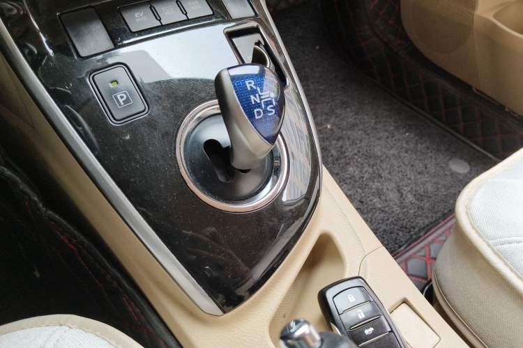 Used Toyota Corolla 2016 Dual-Engine 1.8L E-CVT Leading Edition Gear Lever