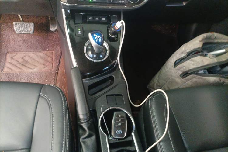Used Toyota Corolla 2016 Dual-Engine 1.8L E-CVT Elite Edition Gear Lever