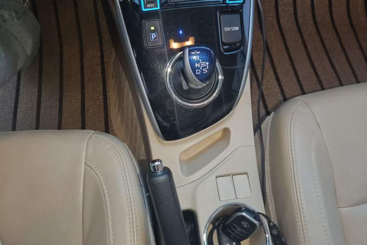 Used Toyota Corolla 2016 Dual-Engine 1.8L E-CVT Elite Edition Gear Lever