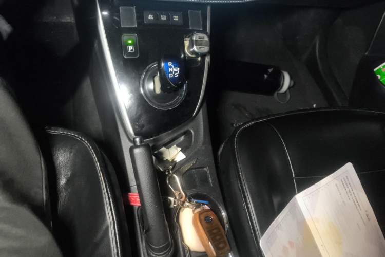 Used Toyota Corolla 2016 Dual-Engine 1.8L E-CVT Elite Edition Gear Lever