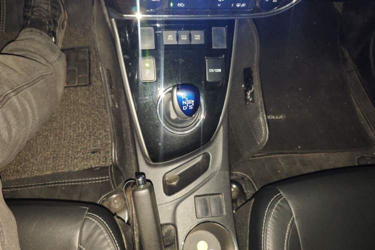 Used Toyota Corolla 2016 Dual-Engine 1.8L E-CVT Elite Edition Gear Lever