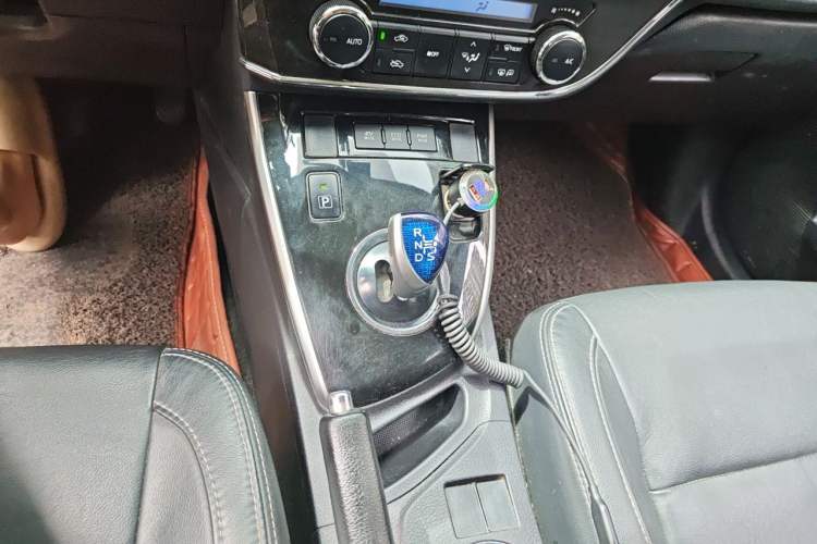 Used Toyota Corolla 2016 Dual-Engine 1.8L E-CVT Elite Edition Gear Lever